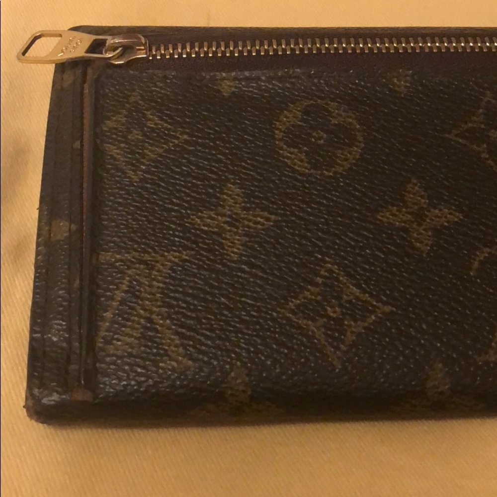 Authentic Louis Vuitton Origami Long Wallet - Picture 3 of 8